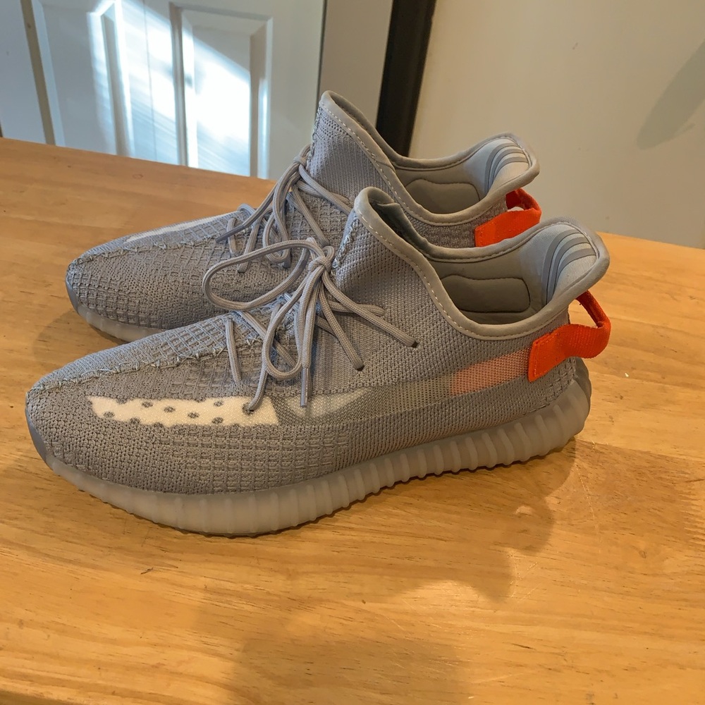 Yeezy boost V2 tail light size 11
